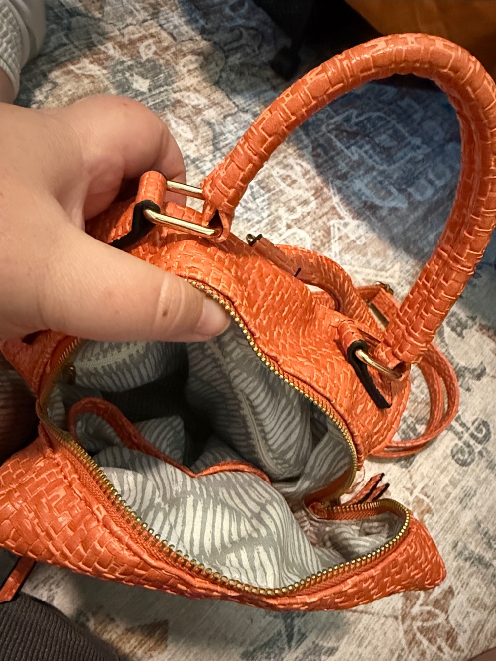 Violet Ray Convertible Backpack Purse - Picture 5 of 6